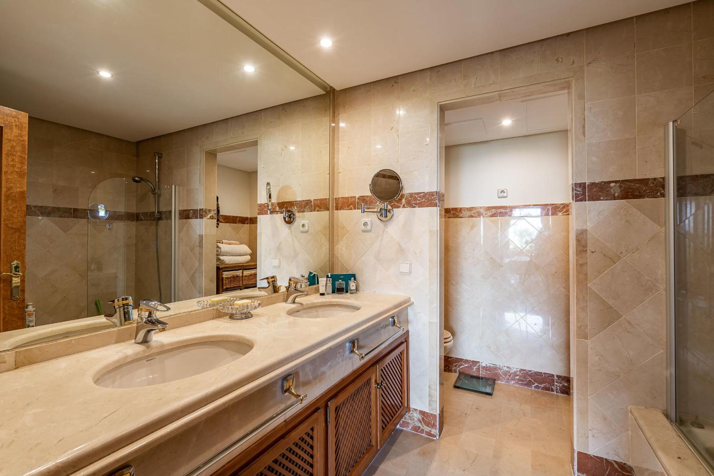 Apartamento bajo en complejo lujoso