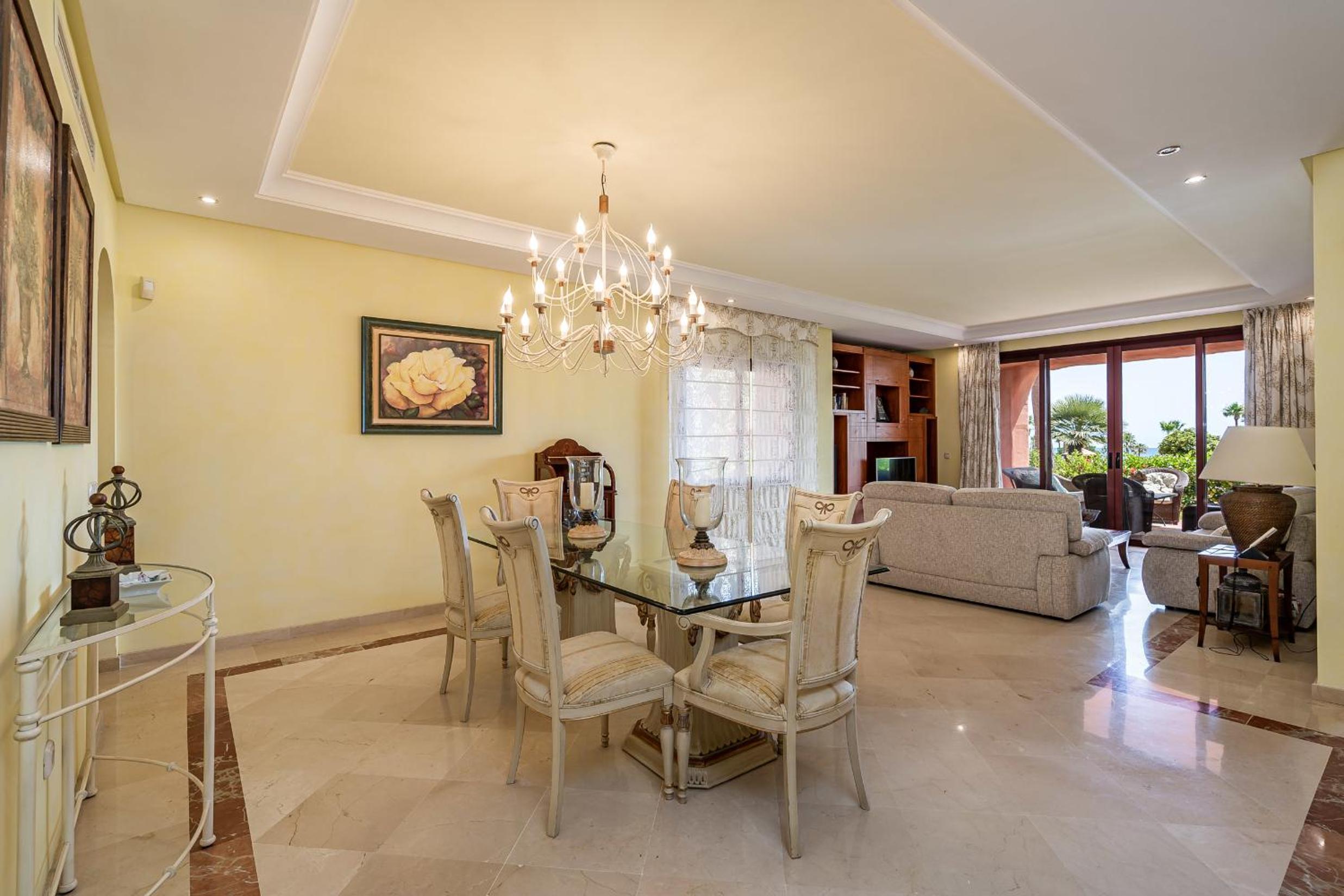 Apartamento bajo en complejo lujoso