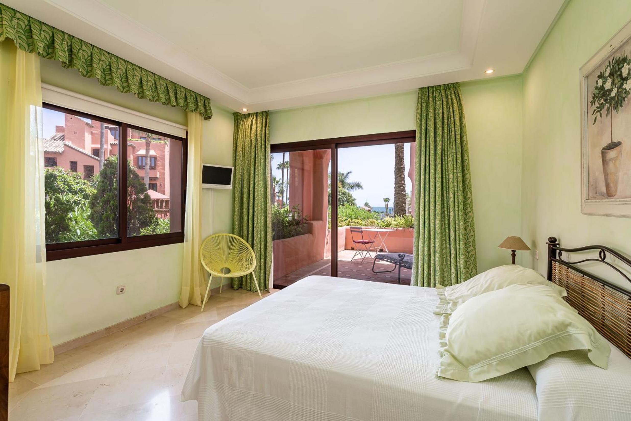 Apartamento bajo en complejo lujoso