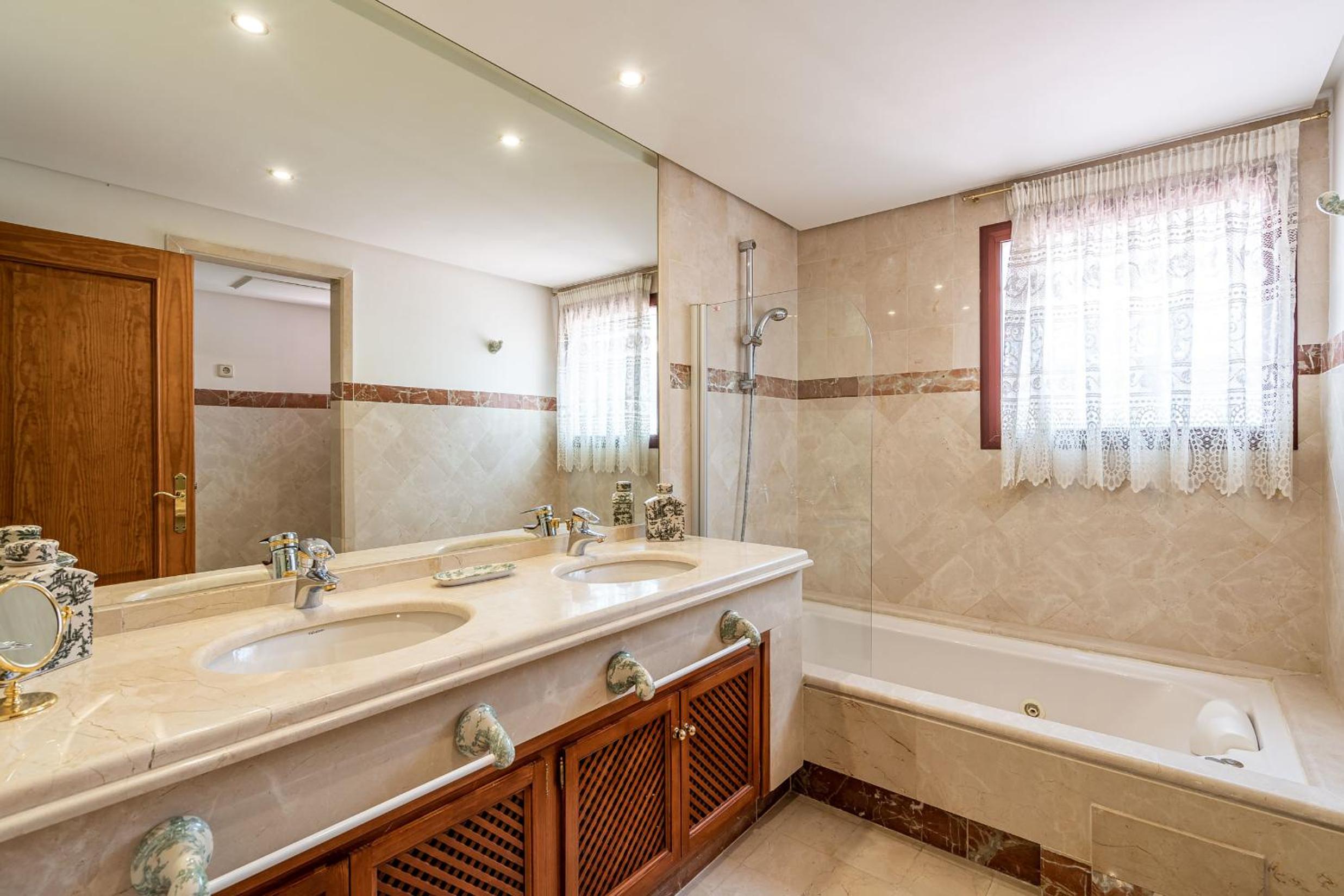Apartamento bajo en complejo lujoso