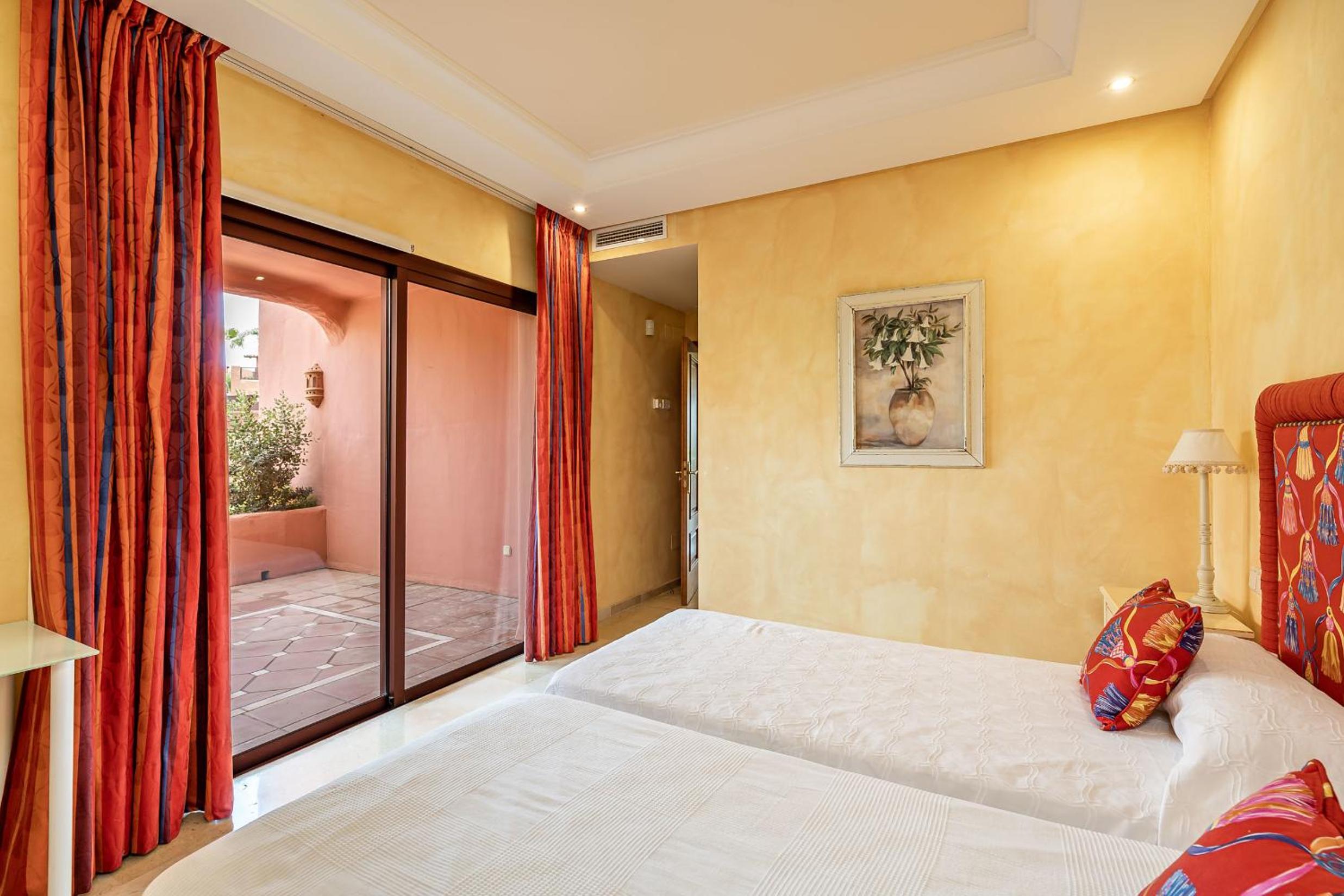 Apartamento bajo en complejo lujoso
