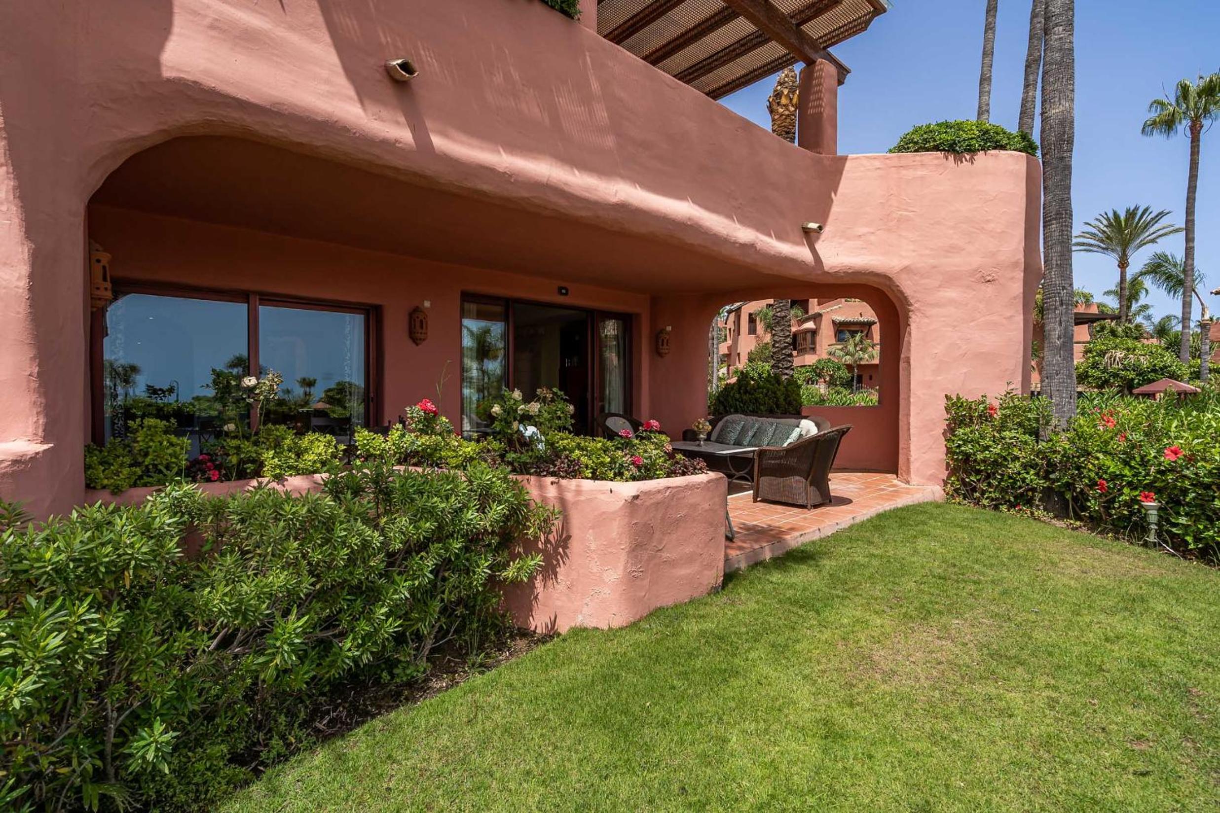 Apartamento bajo en complejo lujoso
