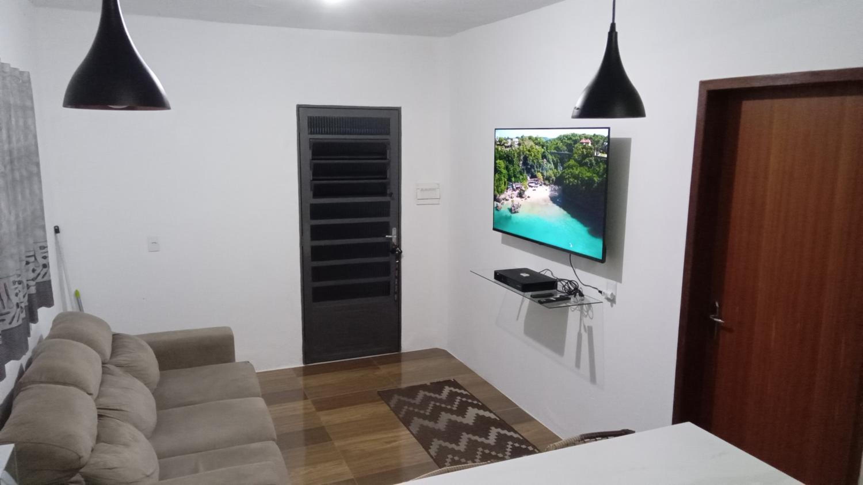 CHÁCARA EM JURERÊ-FLORIPA Piscina salão de jogos e area goumert