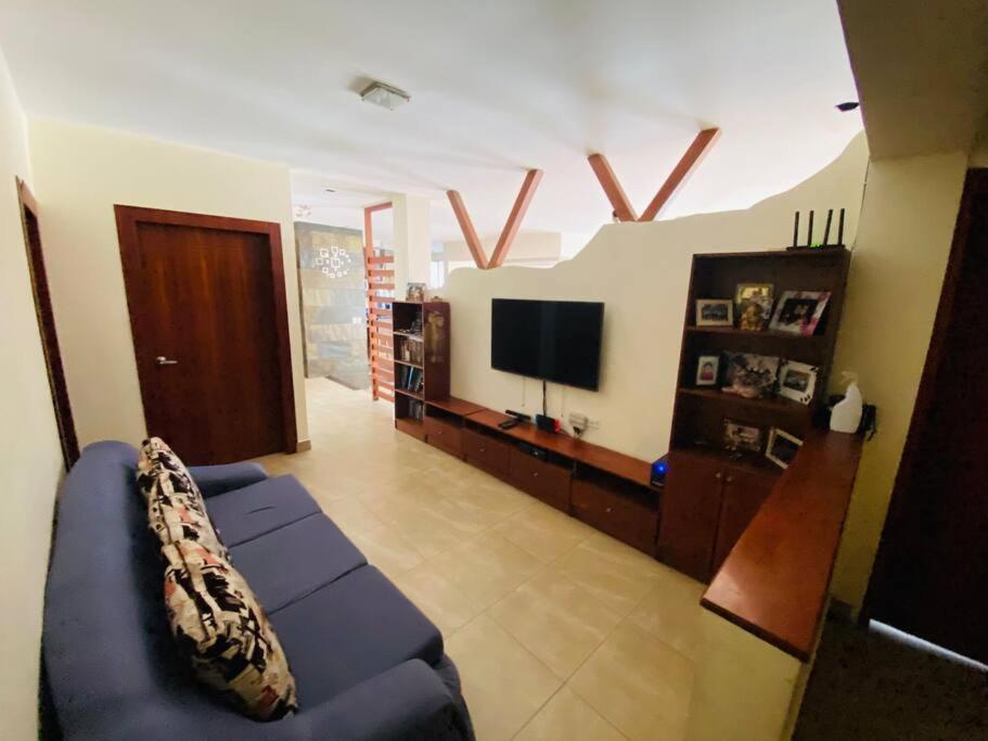 Amplio departamento amoblado, por días y semanas