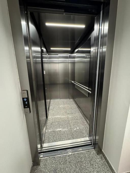 Lux GEM, 1BDR, free parking view 4