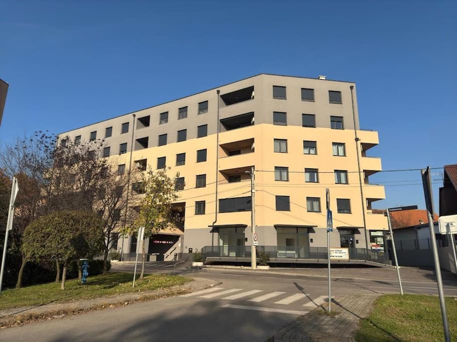 Lux GEM, 1BDR, free parking view 5