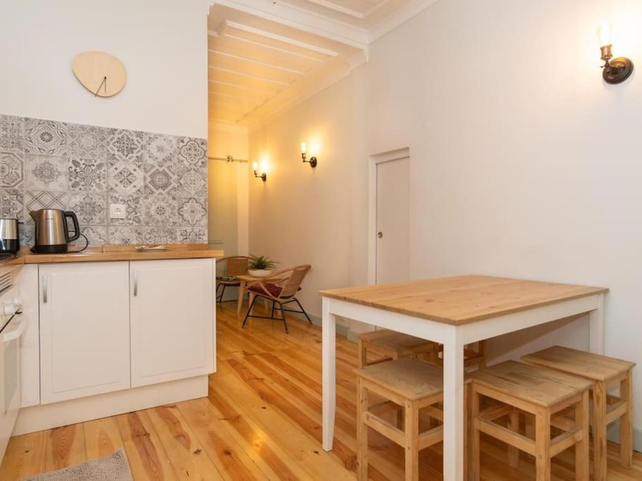 Madalena Cozy Apartment - Cozy Apartment in Lisbon Baixa view 5