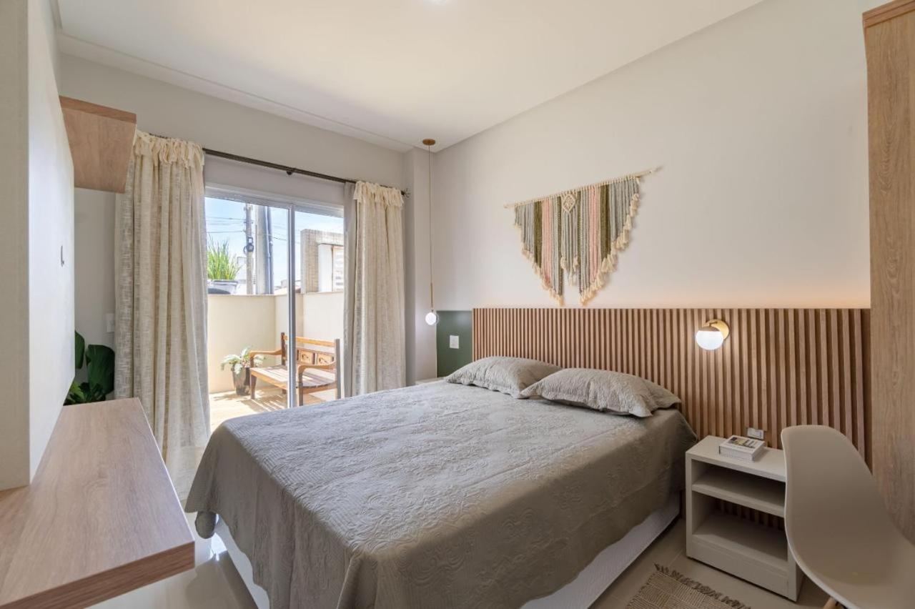 Apartamento 02 dormitórios e Jacuzzi - LA044EF