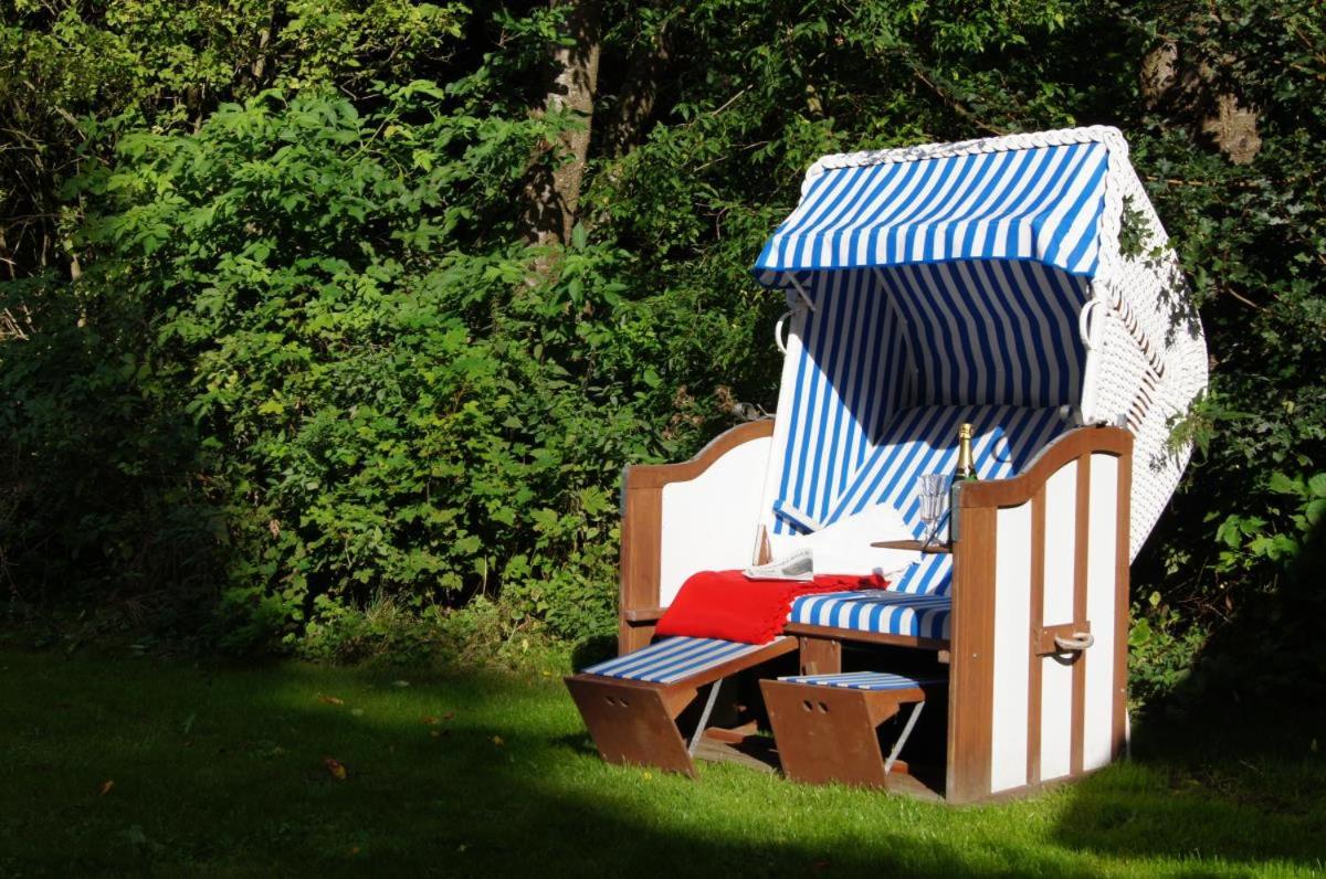 Ostseeurlaub auf Gutshof mit Kamin, Sauna und eingezäuntem Garten