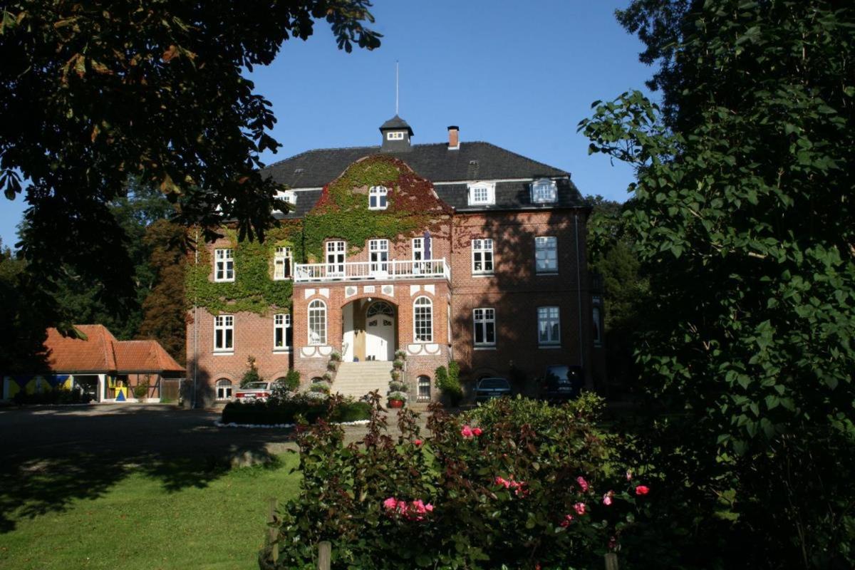 Ostseeurlaub auf Gutshof mit Kamin, Sauna und eingezäuntem Garten