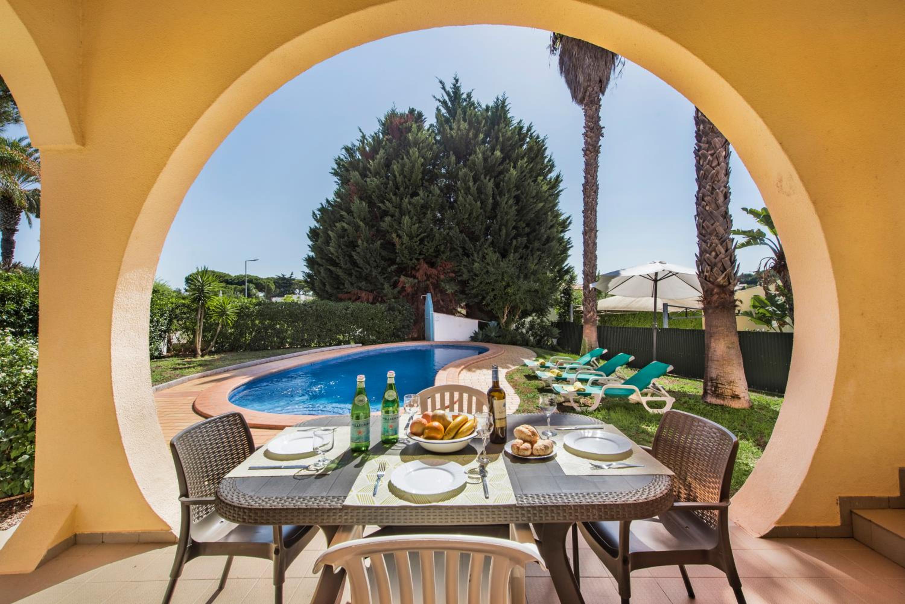 Exclusive Retreat in Vilamoura, private pool, off-street parking, Free AC wifi view 3