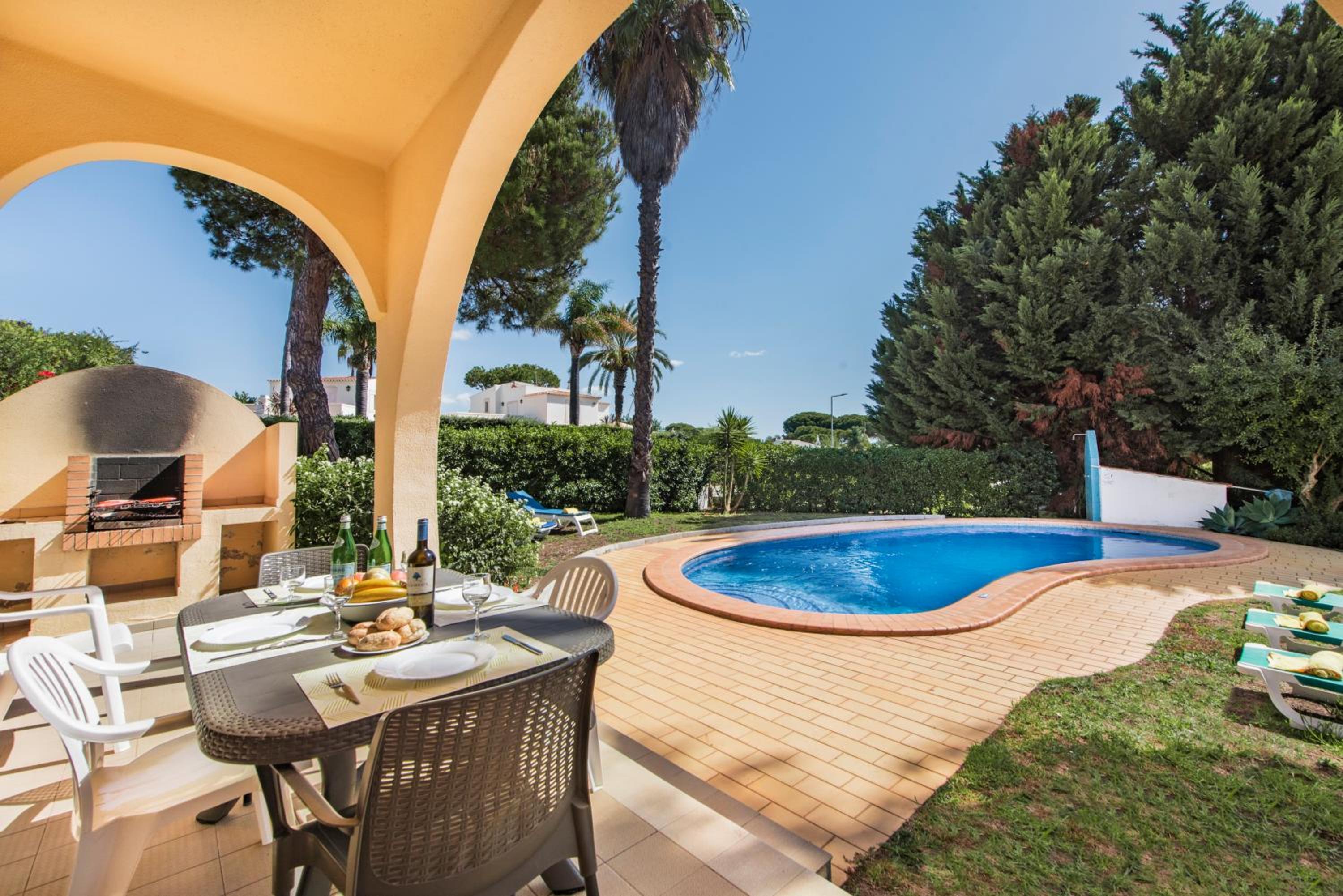 Exclusive Retreat in Vilamoura, private pool, off-street parking, Free AC wifi view 4