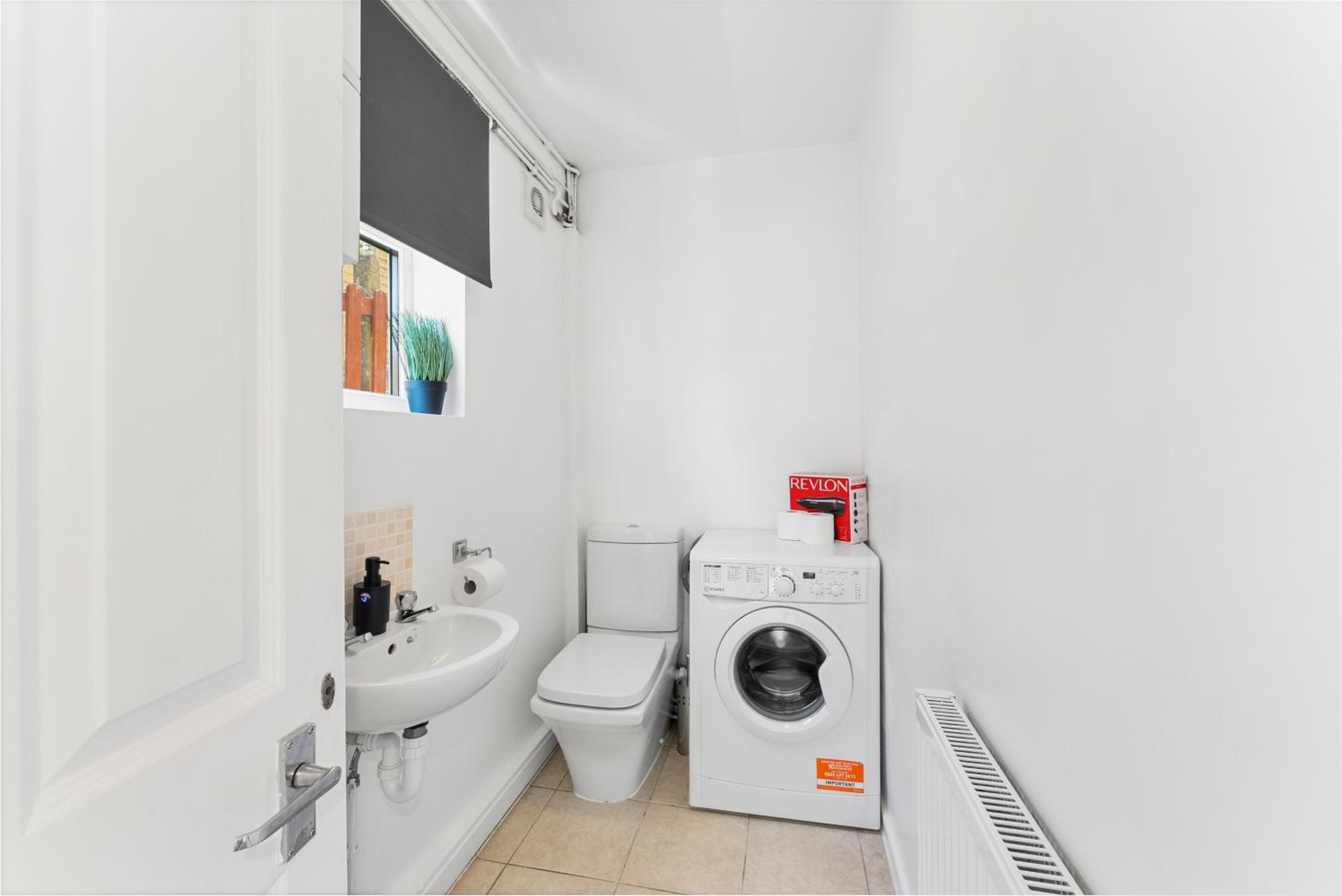 Boutique 4 Bed - Parking and Garden view 3