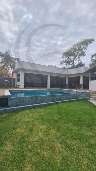Casa alto padrão 400m da Praia Brava Fpolis