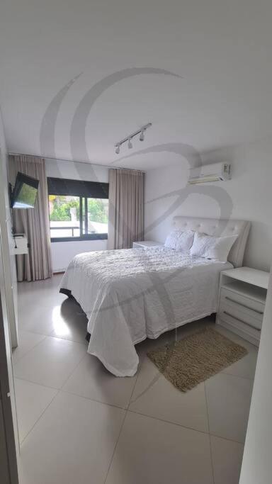 Casa alto padrão 400m da Praia Brava Fpolis