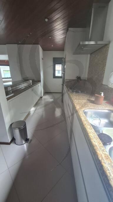 Casa alto padrão 400m da Praia Brava Fpolis