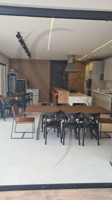 Casa alto padrão 400m da Praia Brava Fpolis