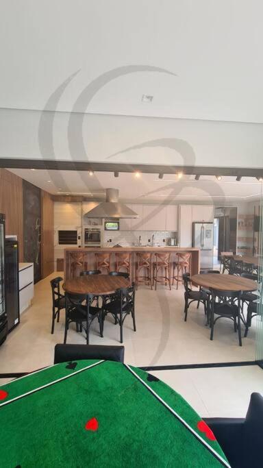 Casa alto padrão 400m da Praia Brava Fpolis