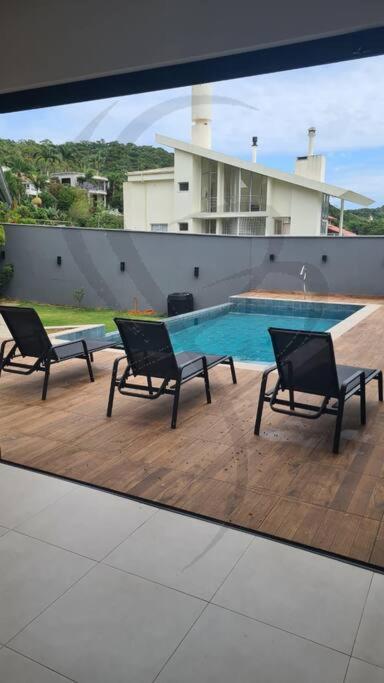 Casa alto padrão 400m da Praia Brava Fpolis