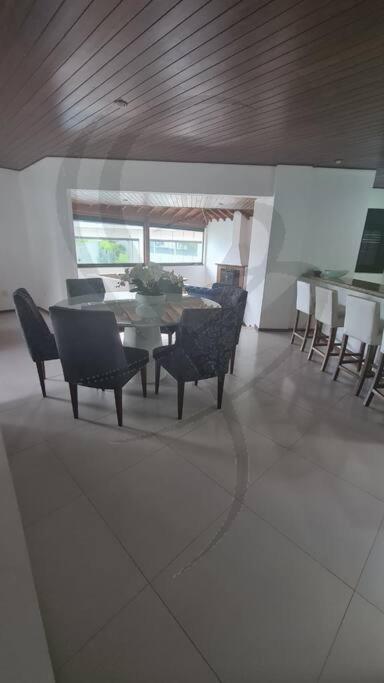Casa alto padrão 400m da Praia Brava Fpolis