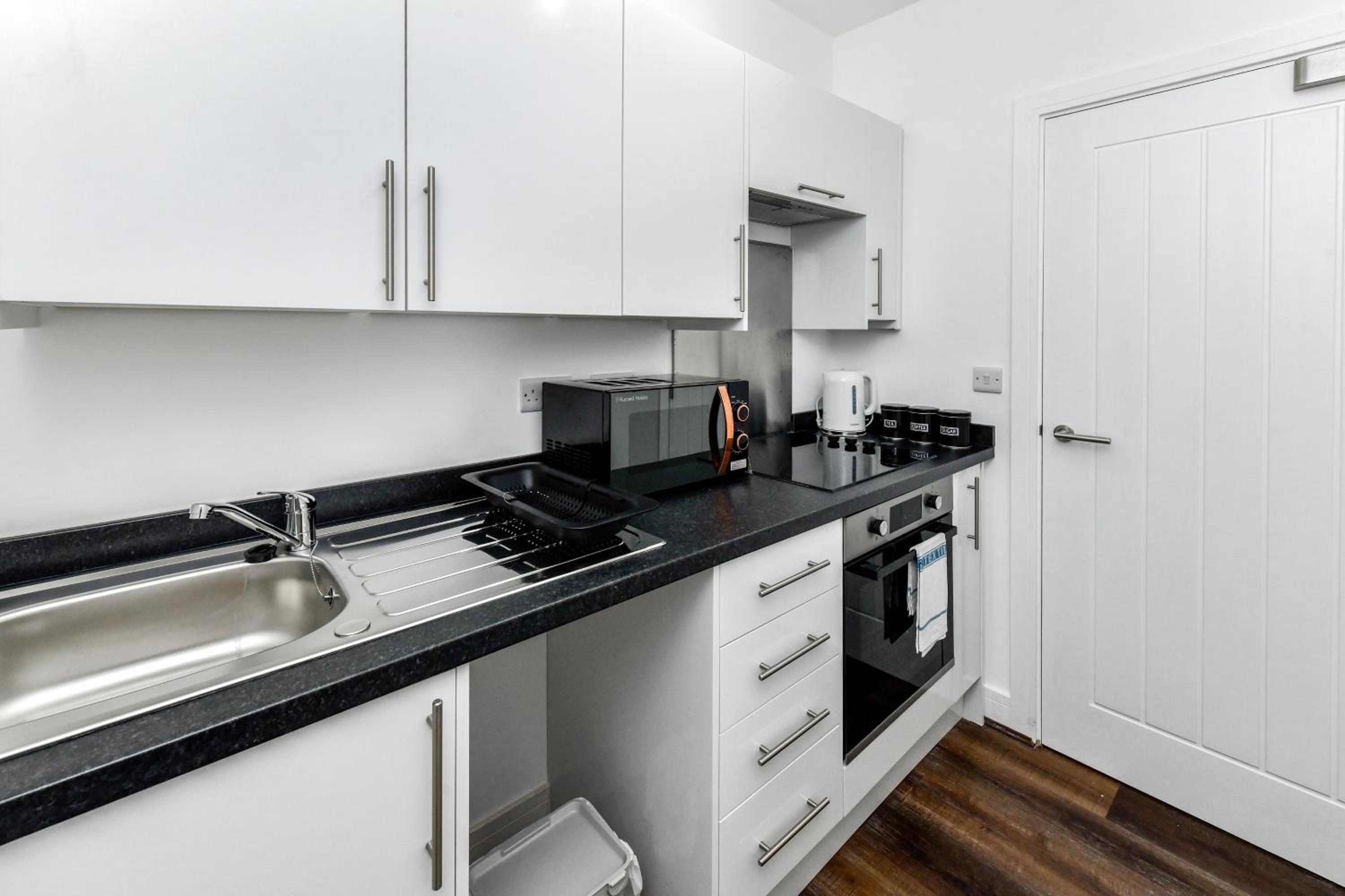 Nottingham Vacations - Church Street Flat 13 - Minimalist Studio in Basford - Property Image 1