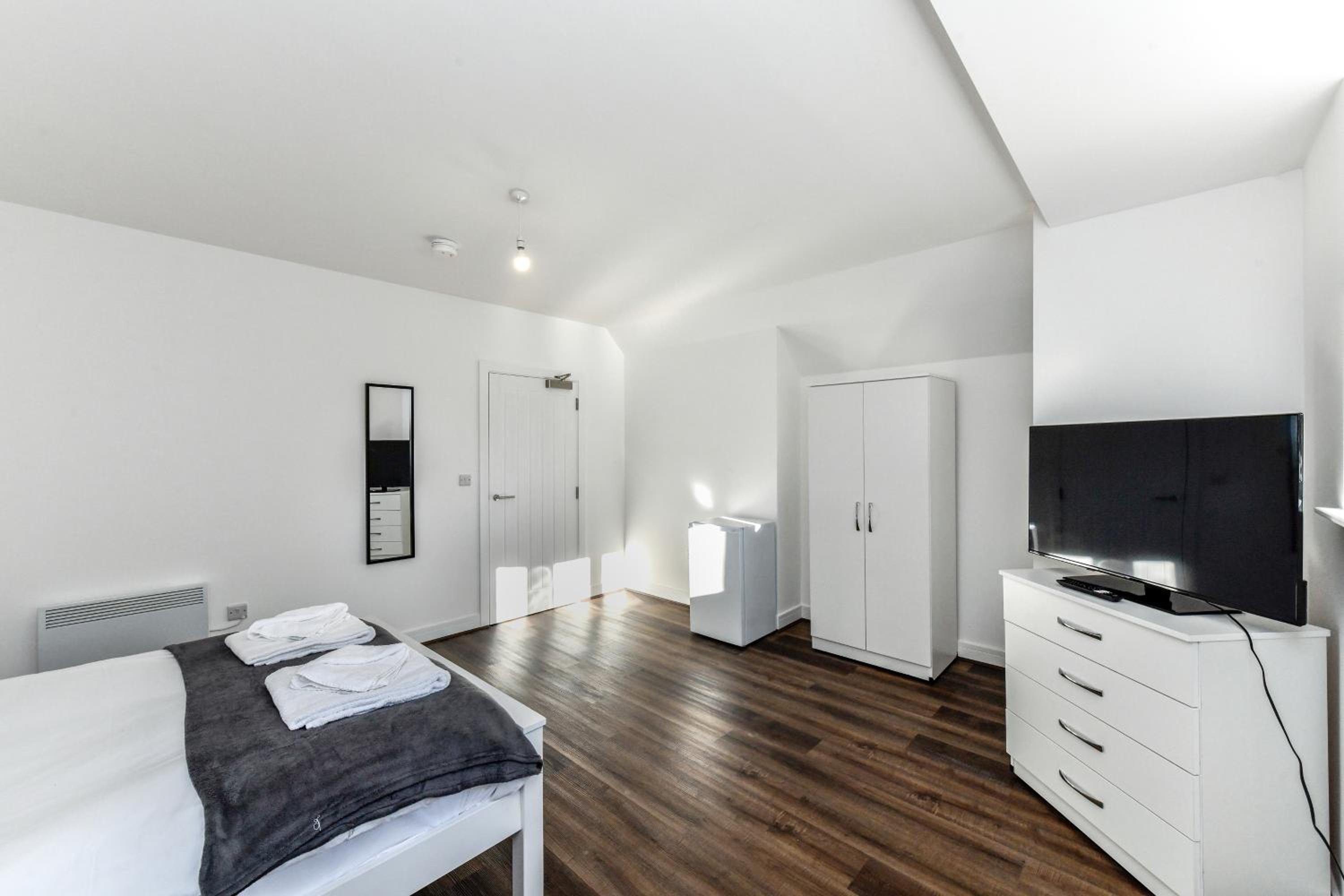 Nottingham Vacations - Church Street Flat 13 - Minimalist Studio in Basford - Property Image 10