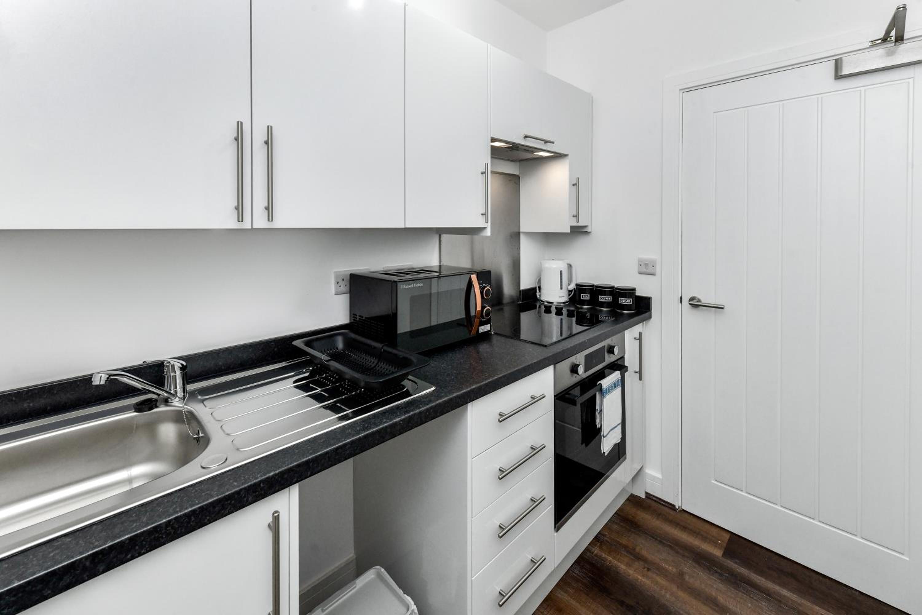 Nottingham Vacations - Church Street Flat 13 - Minimalist Studio in Basford - Property Image 5