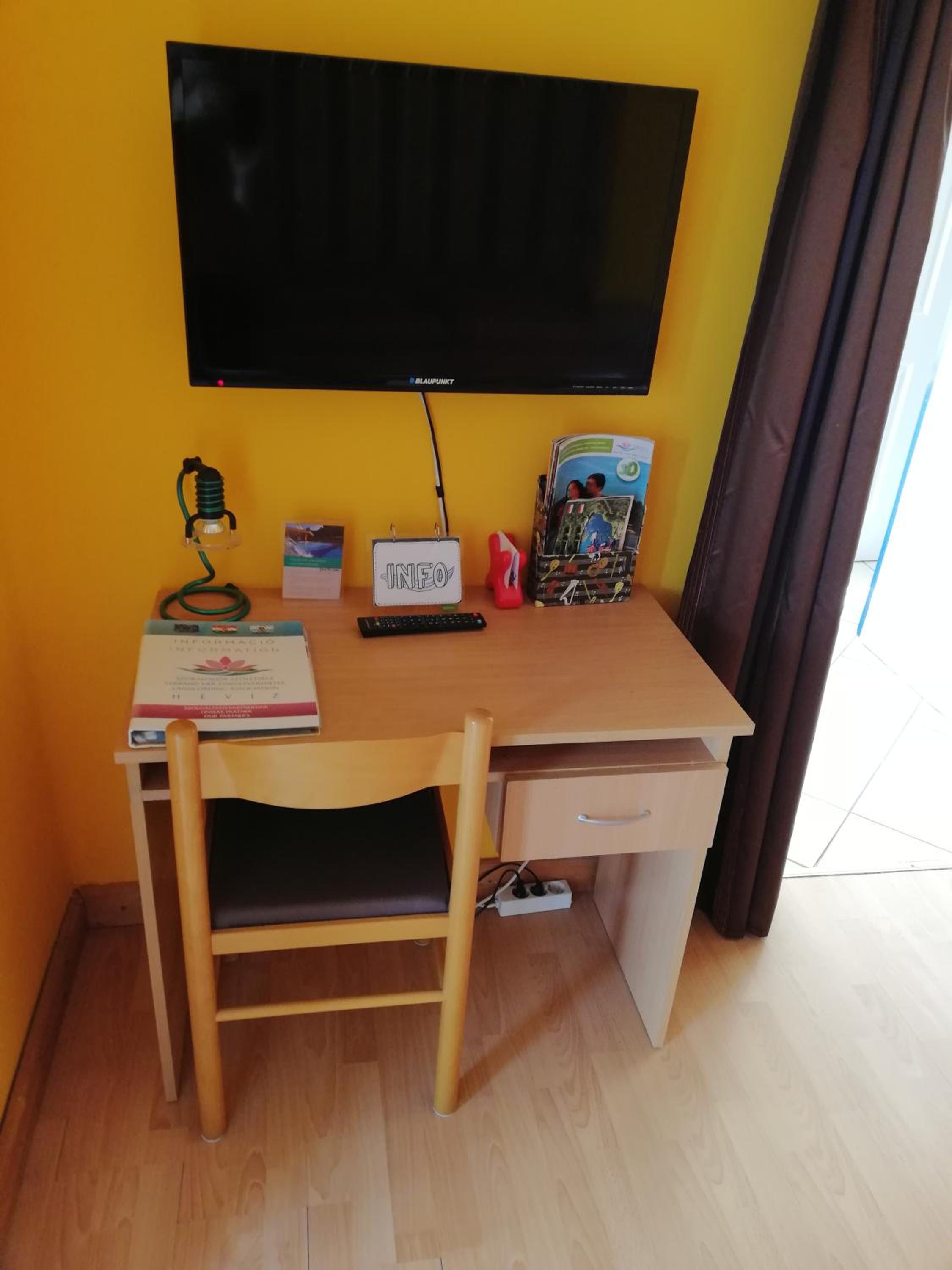 Photo 10