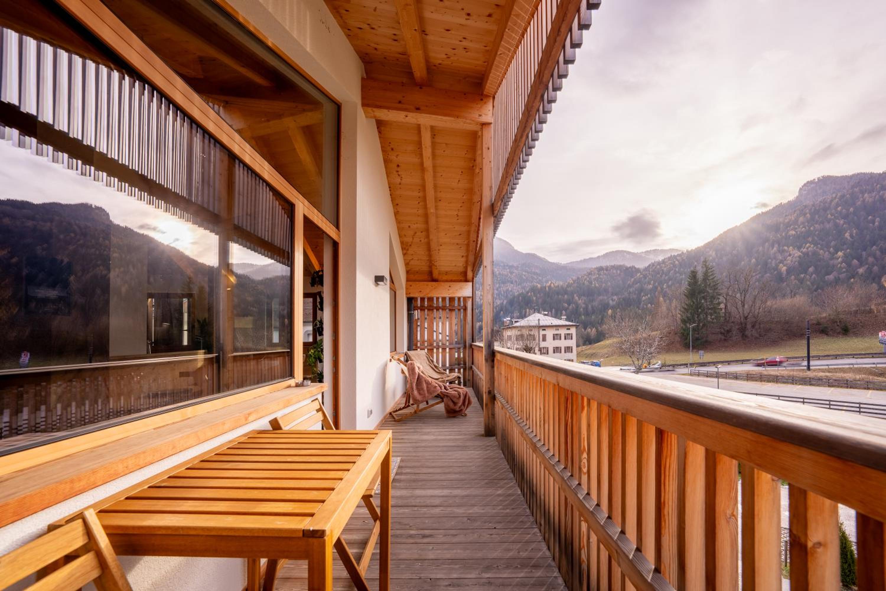 GreenWood Chalet - Spacious Alpine Retreat with Mountain Views