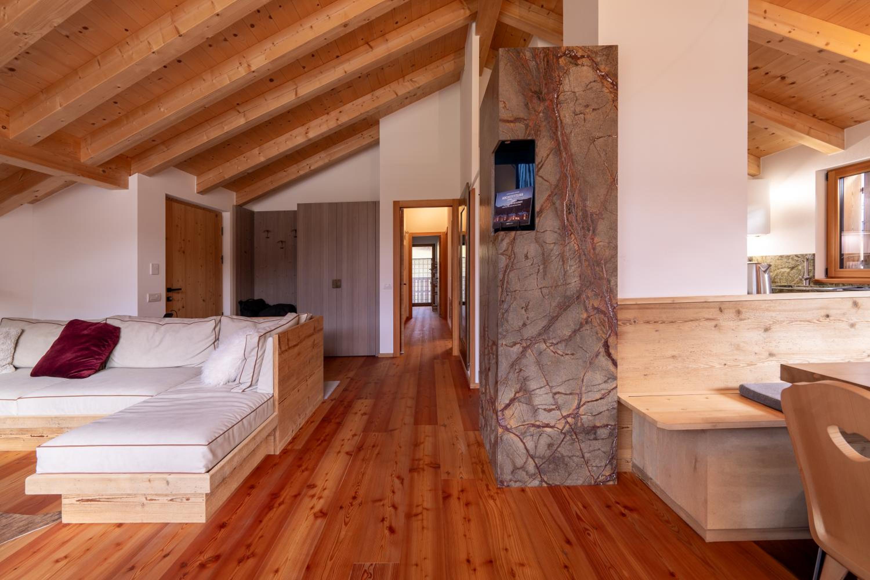 GreenWood Chalet - Spacious Alpine Retreat with Mountain Views
