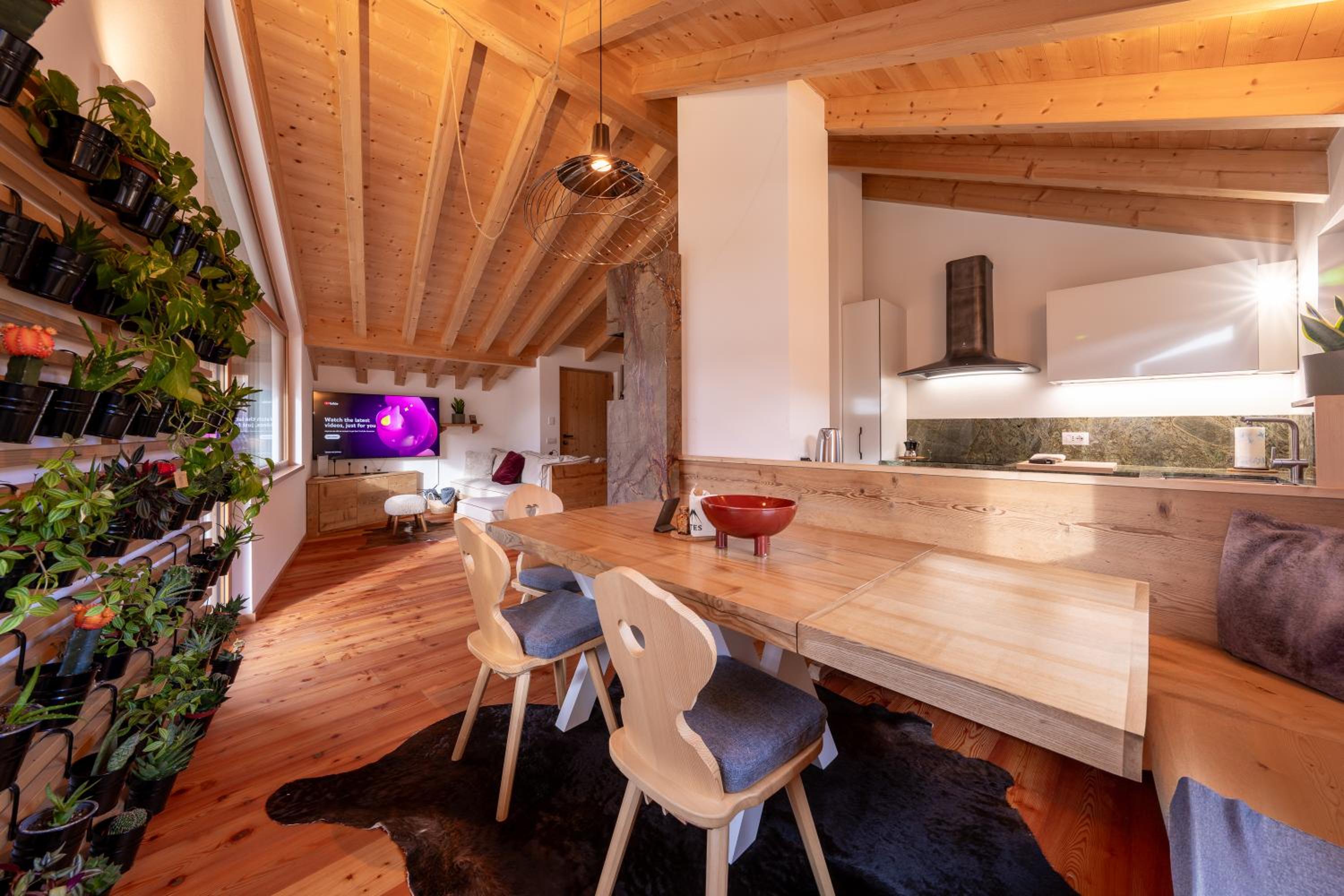 GreenWood Chalet - Spacious Alpine Retreat with Mountain Views