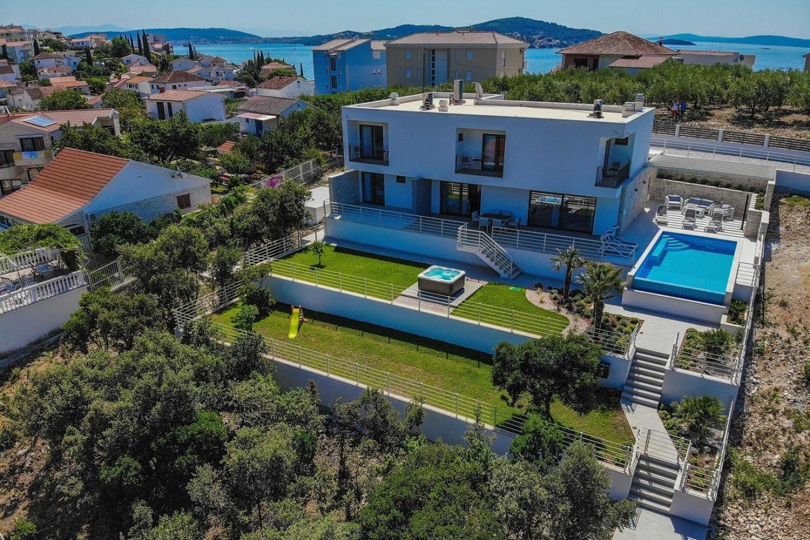 Villa Paloma Blanca 4-bedroom villa with sea views view 2