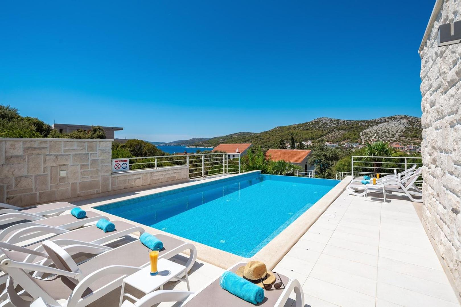 Villa Paloma Blanca 4-bedroom villa with sea views view 4