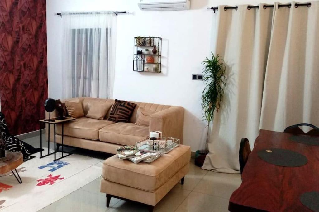 Apt 2 chambres déco africaine - aéroport à 7min, plage à 200m