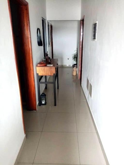 Apt 2 chambres déco africaine - aéroport à 7min, plage à 200m