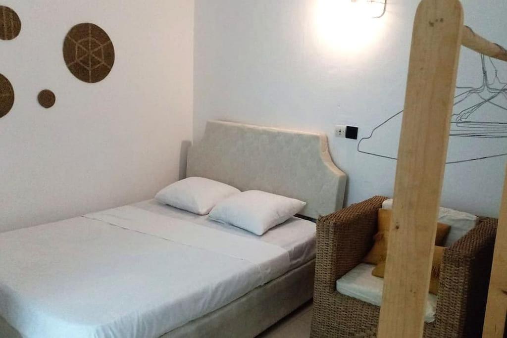 Apt 2 chambres déco africaine - aéroport à 7min, plage à 200m