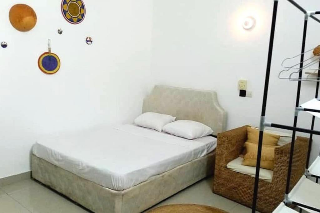 Apt 2 chambres déco africaine - aéroport à 7min, plage à 200m