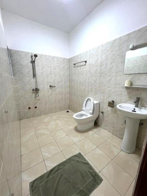 Apt 2 chambres déco africaine - aéroport à 7min, plage à 200m