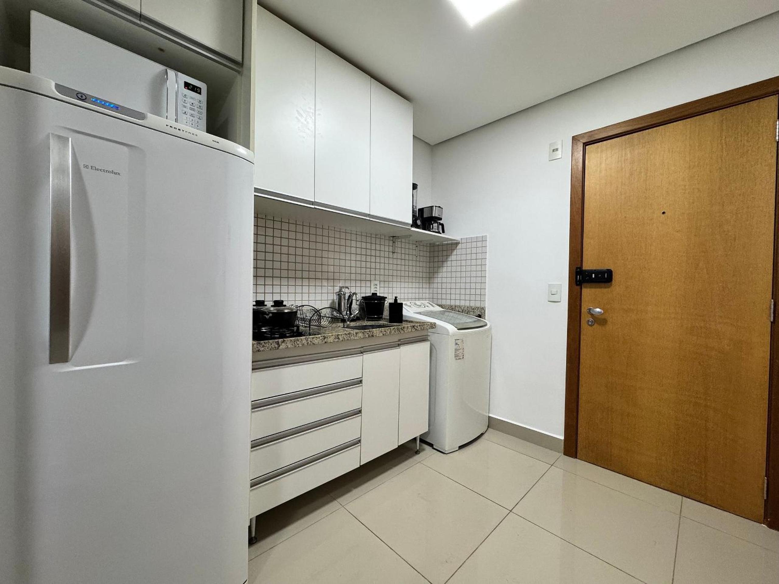 Studio Moderno no Sudoeste: Garagem e Tudo a Pé