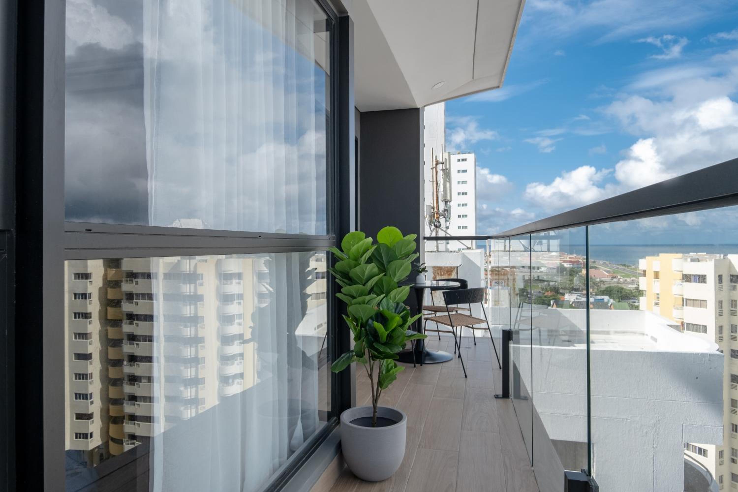 Hotel Luxury Oceanfront Apartment in Cartagena Centro - Image 1