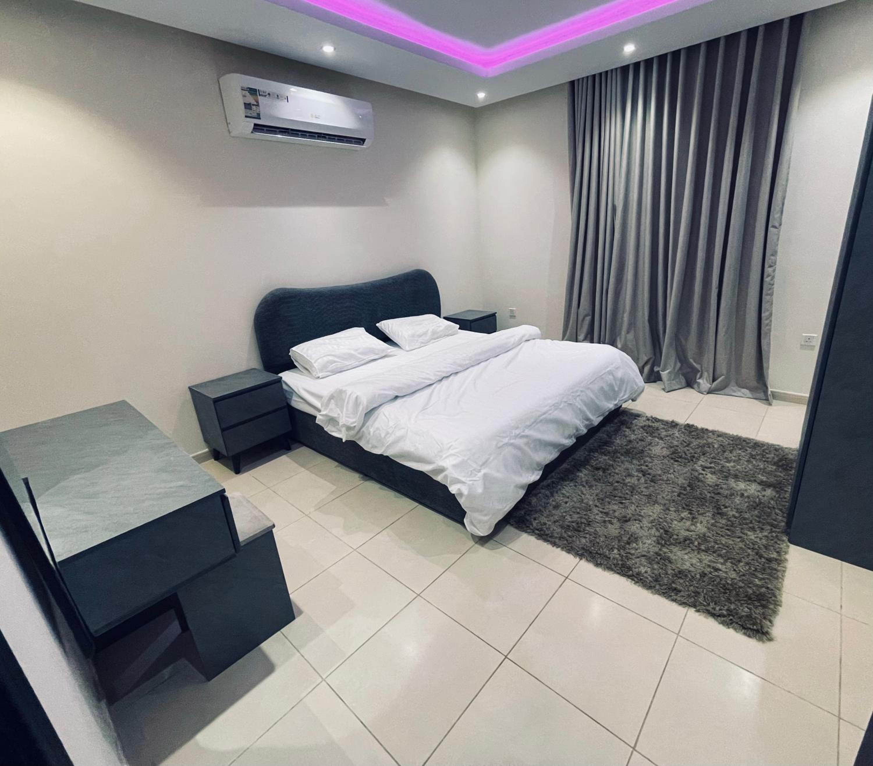 2-bedroom apart with shared roof view 3
