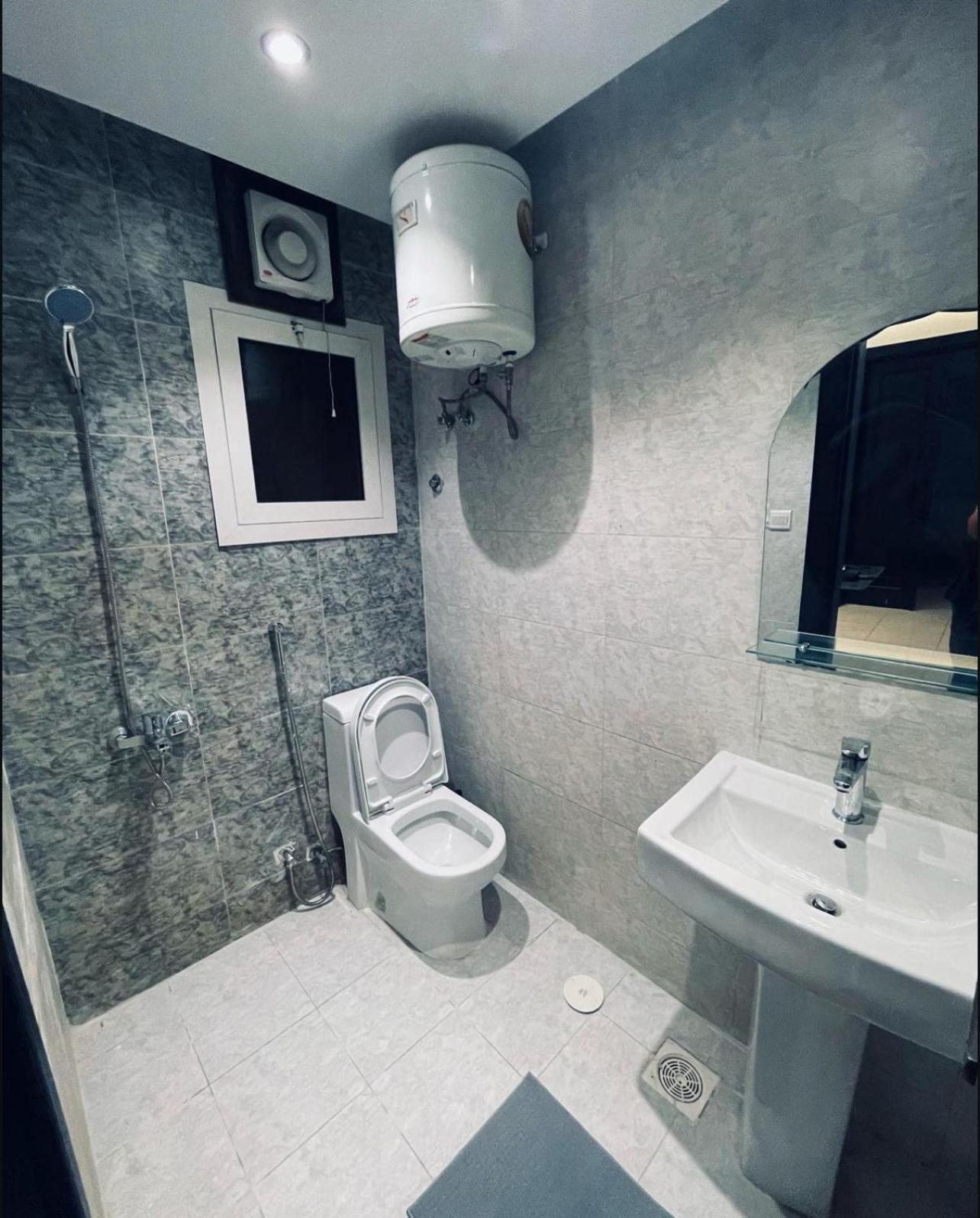 2-bedroom apart with shared roof view 4