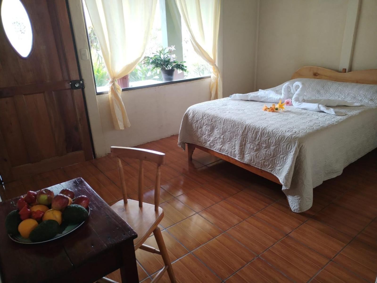 Cabinas las Manzanas Bed y Breakfast