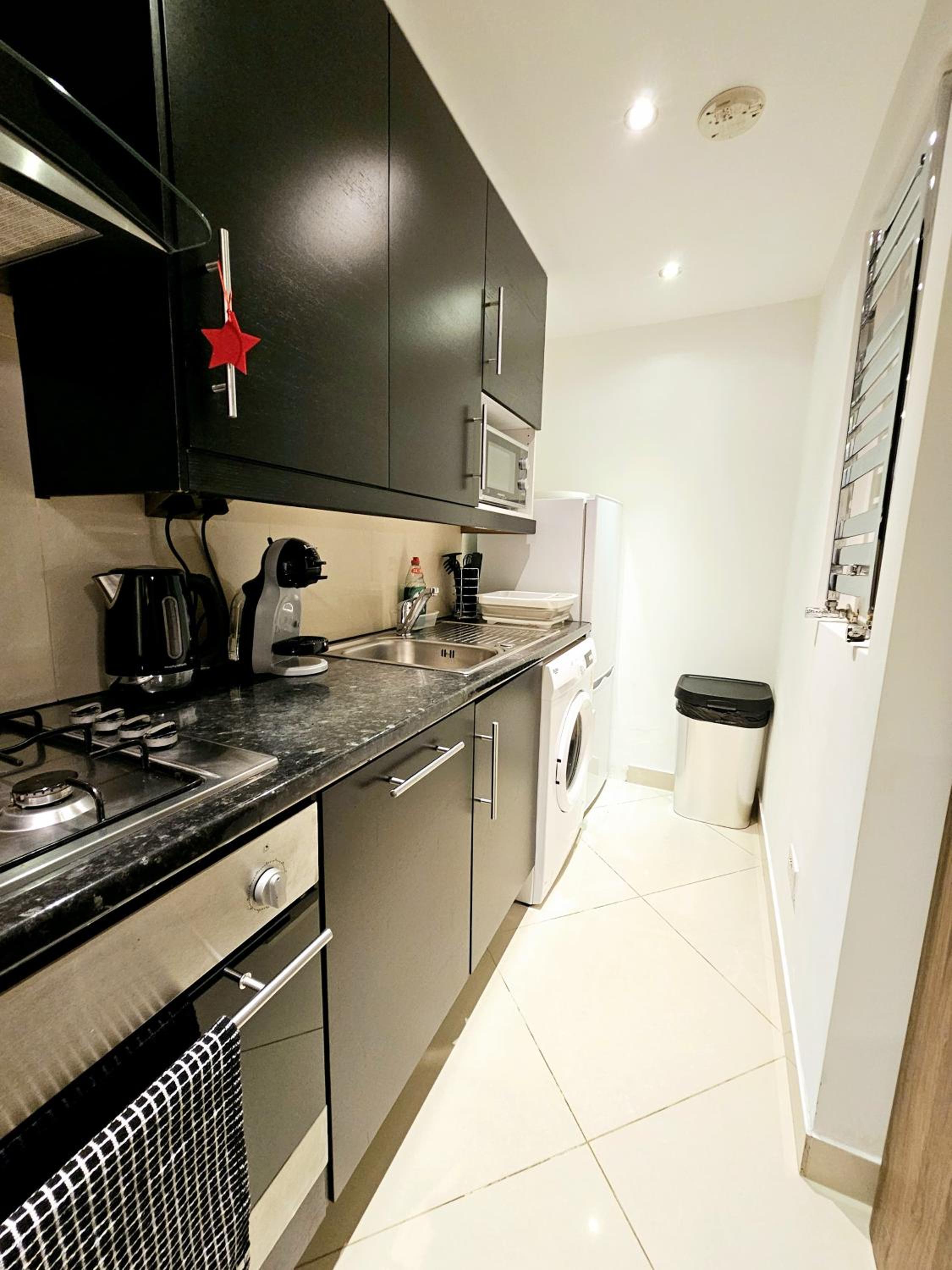 Modern Hyde Park Home with Private Entrance & Private Back Patio near Bayswater & Paddington Stations