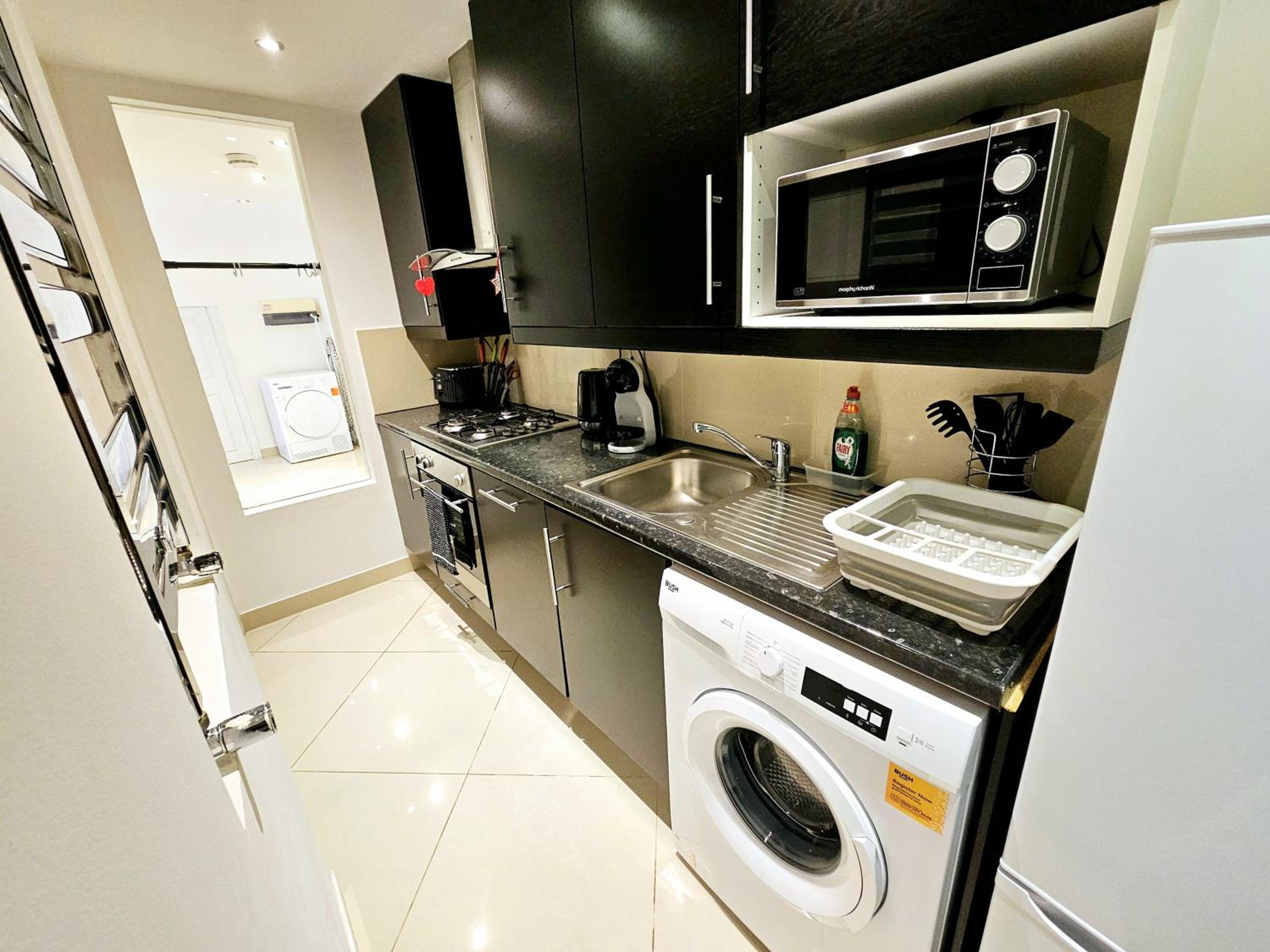 Modern Hyde Park Home with Private Entrance & Private Back Patio near Bayswater & Paddington Stations