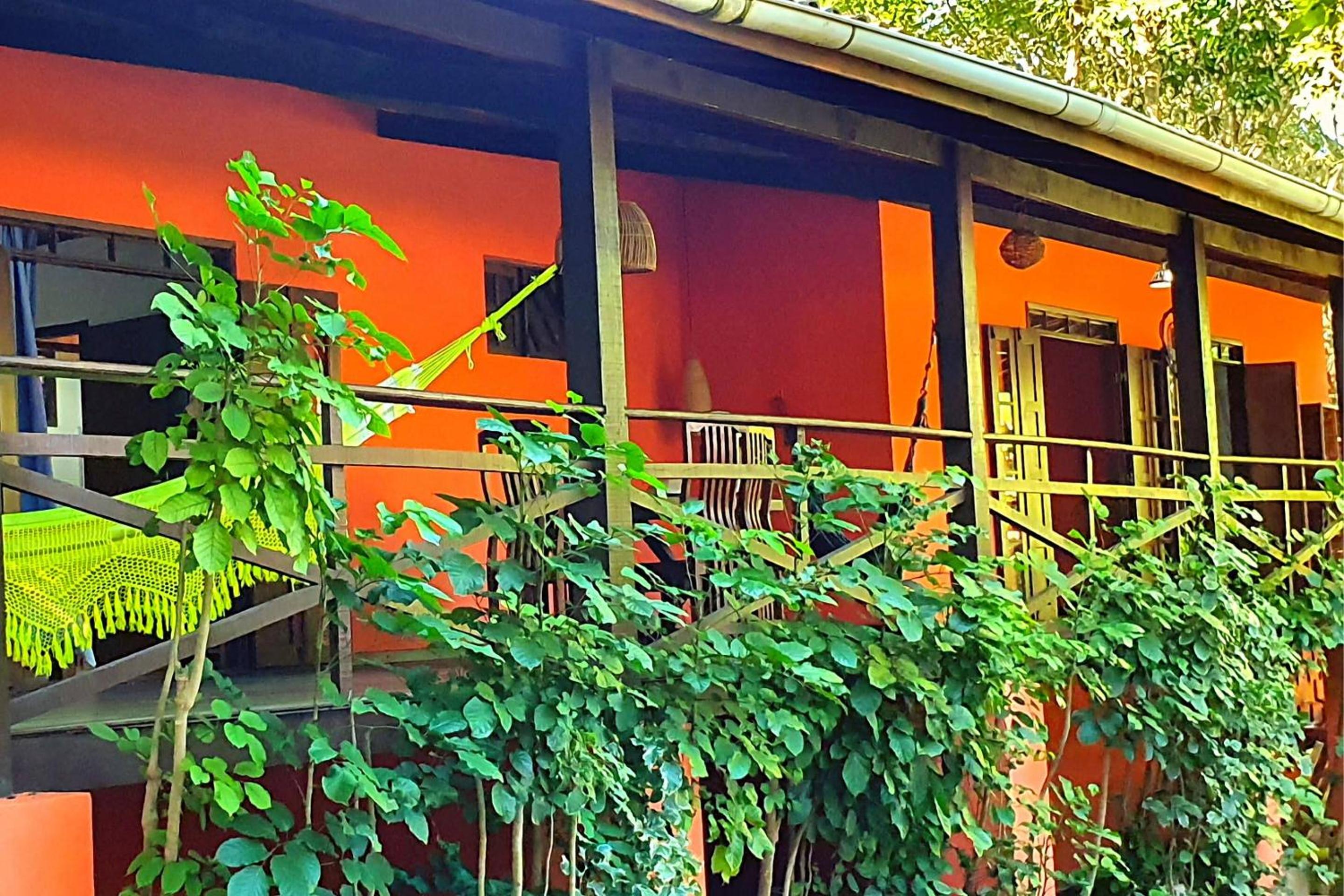 Vilacentro - colorida e ao lado dos restaurantes