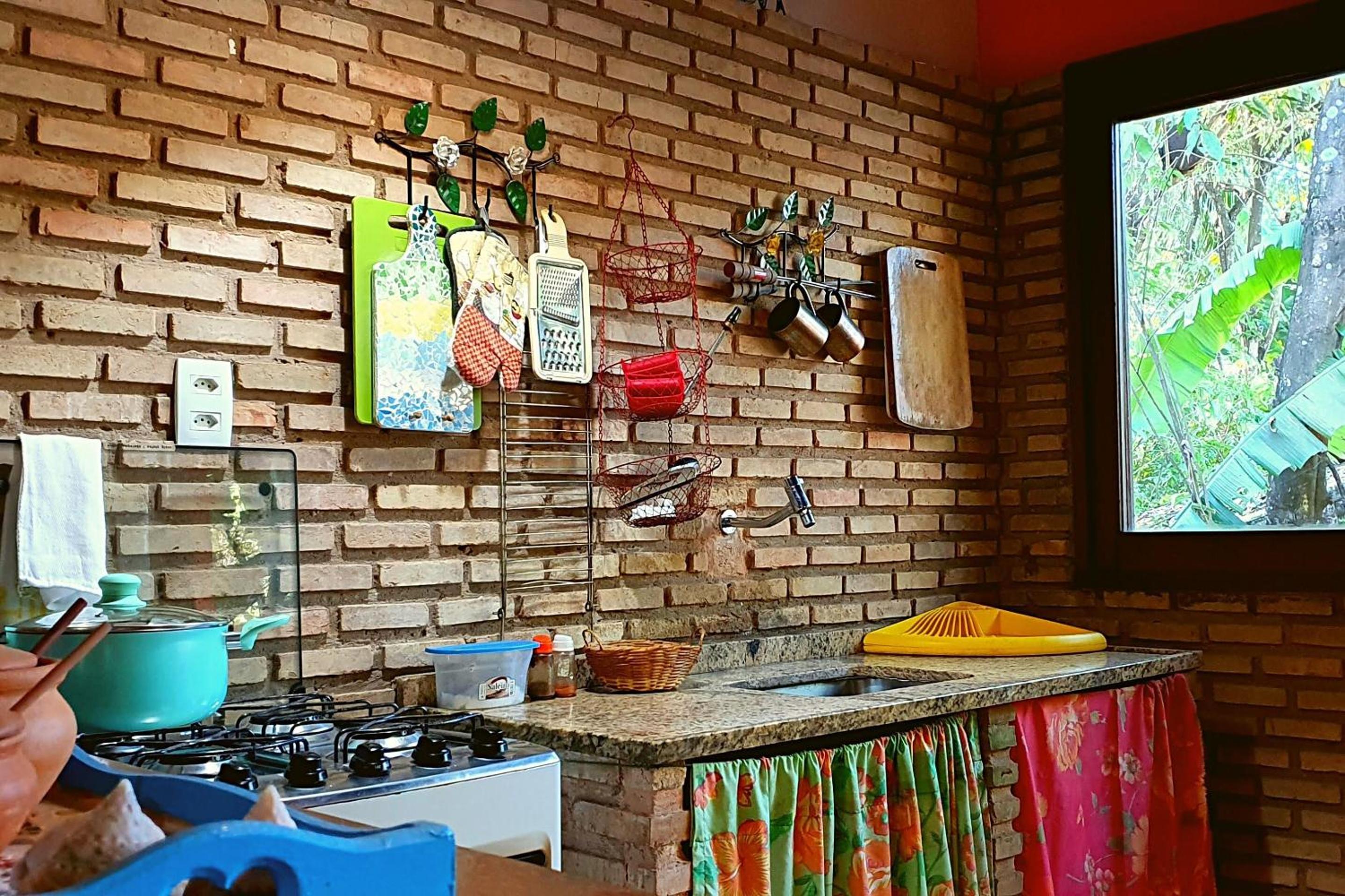 Vilacentro - colorida e ao lado dos restaurantes
