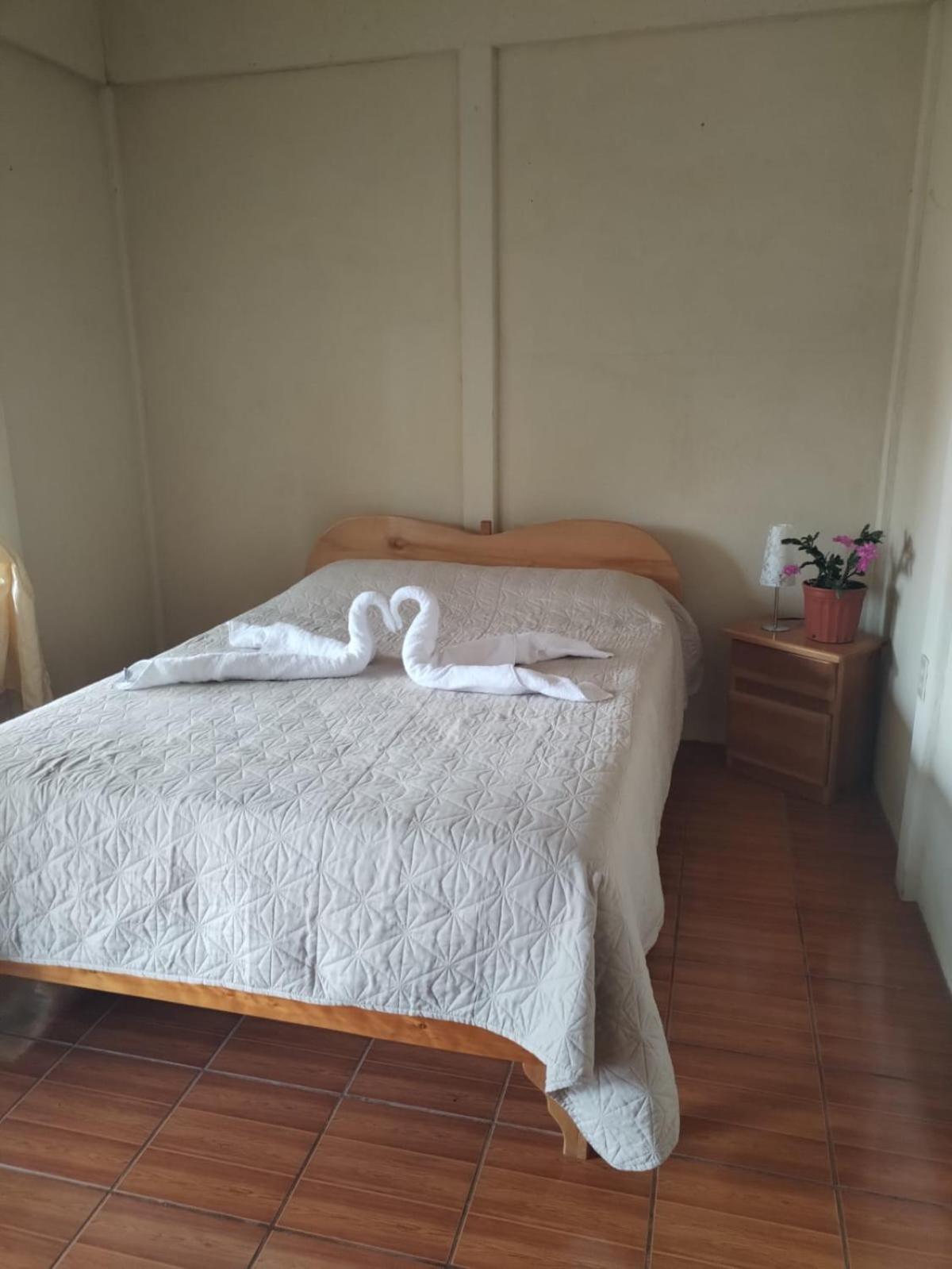 Cabinas las Manzanas Bed y Breakfast