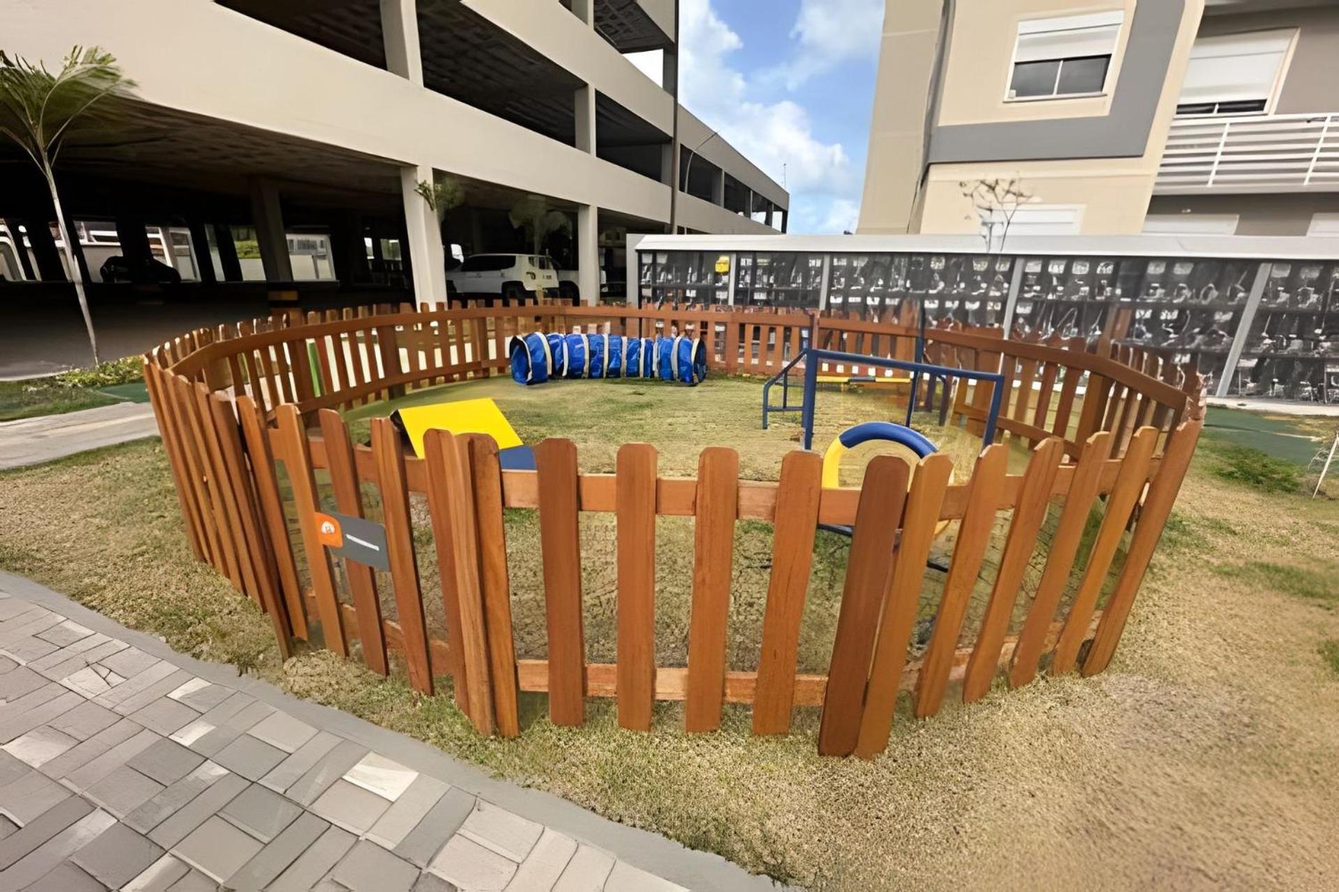 Apartamento na praia, 2 quartos e área de lazer