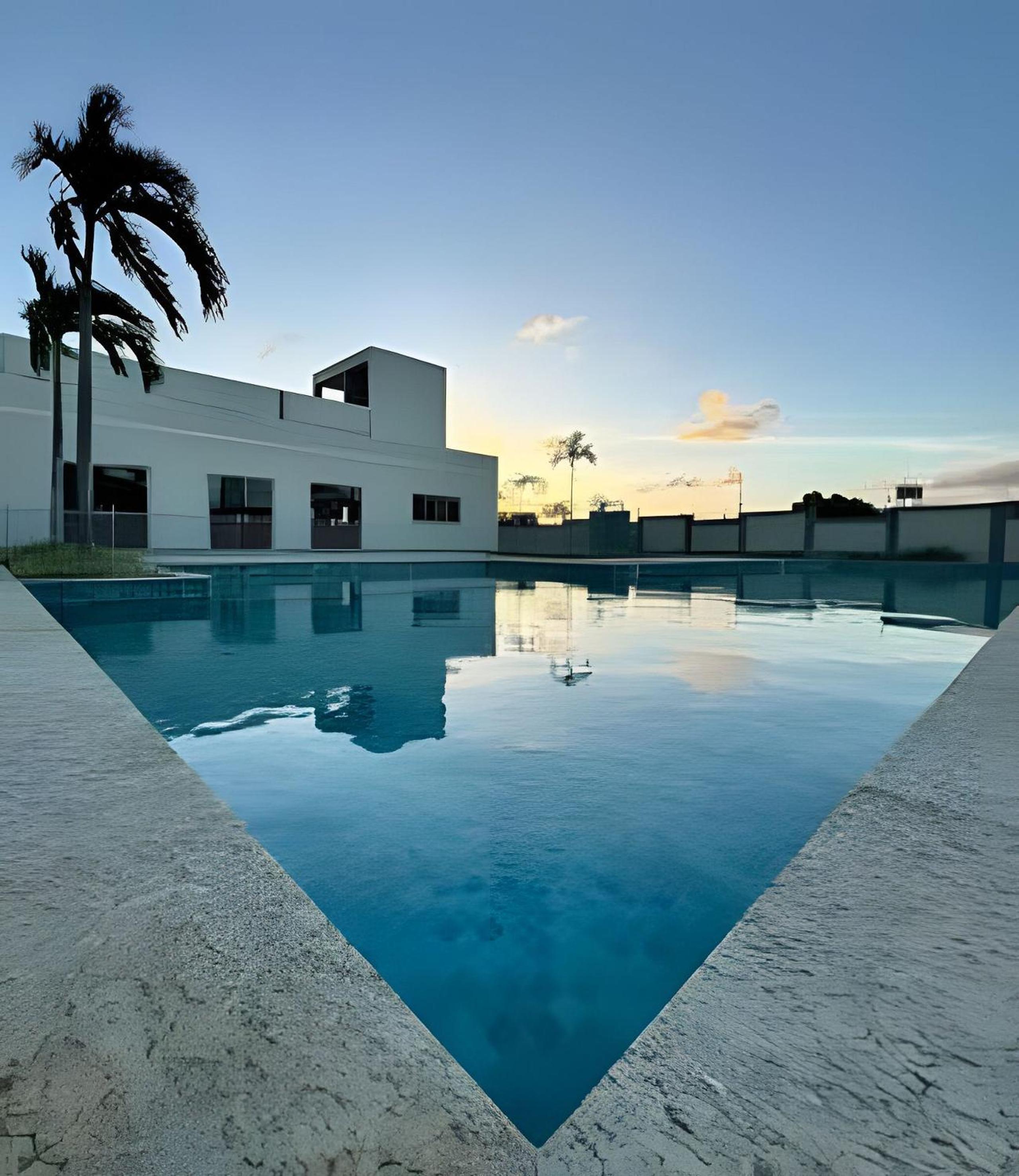 Apartamento na praia, 2 quartos e área de lazer